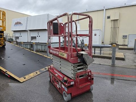 2018 MEC MICRO 19 Scissor Lift 18-19' Electric 60" Length