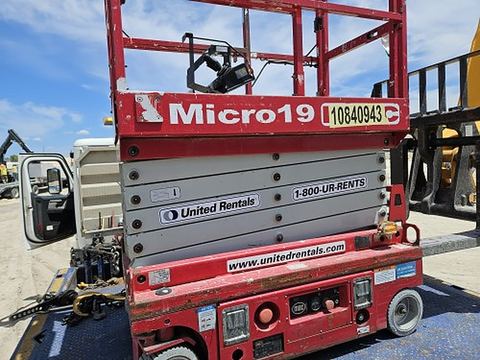 2018 MEC MICRO 19 Scissor Lift 18-19' Electric 60" Length