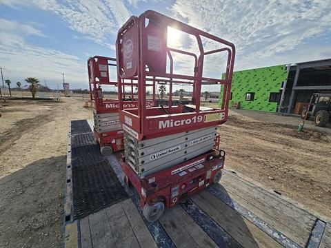 2018 MEC MICRO 19 Scissor Lift 18-19' Electric 60" Length