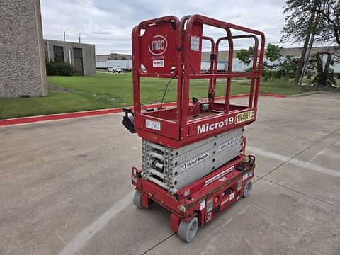 2018 MEC MICRO 19 Scissor Lift 18-19' Electric 60" Length