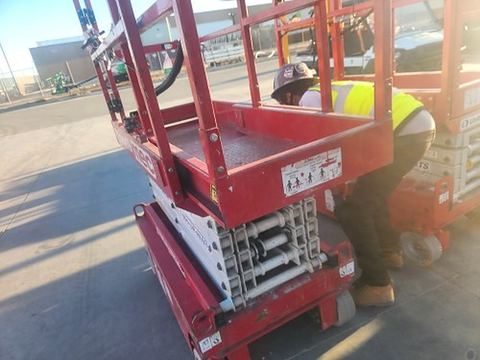2018 MEC MICRO 19 Scissor Lift 18-19' Electric 60" Length