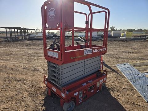 2018 MEC MICRO 19 Scissor Lift 18-19' Electric 60" Length