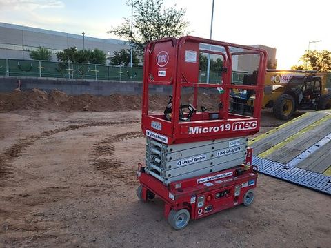2018 MEC MICRO 19 Scissor Lift 18-19' Electric 60" Length