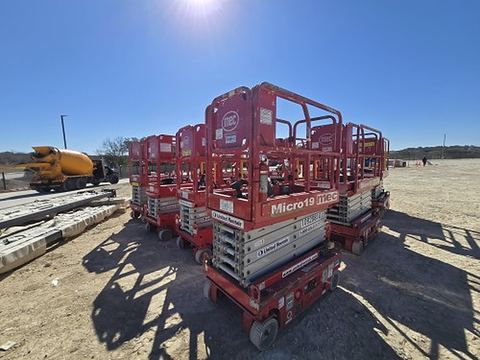 2018 MEC MICRO 19 Scissor Lift 18-19' Electric 60" Length
