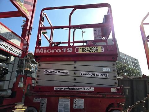 2018 MEC MICRO 19 Scissor Lift 18-19' Electric 60" Length