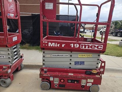 2018 MEC MICRO 19 Scissor Lift 18-19' Electric 60" Length