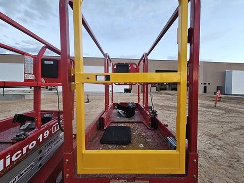2018 MEC MICRO 19 Scissor Lift 18-19' Electric 60" Length