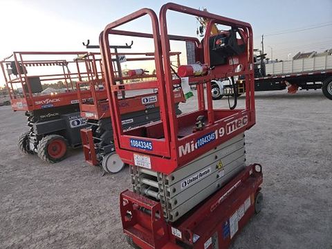 2018 MEC MICRO 19 Scissor Lift 18-19' Electric 60" Length