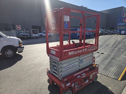 2018 MEC MICRO 19 Scissor Lift 18-19' Electric 60" Length