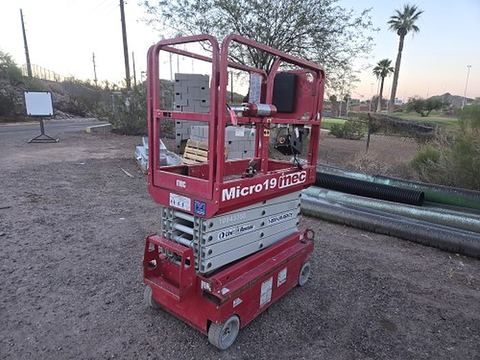 2018 MEC MICRO 19 Scissor Lift 18-19' Electric 60" Length