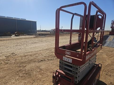 2018 MEC MICRO 19 Scissor Lift 18-19' Electric 60" Length