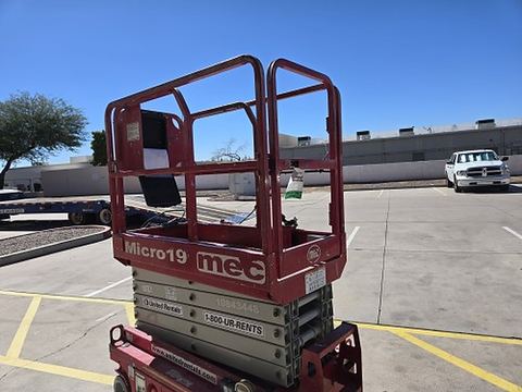 2018 MEC MICRO 19 Scissor Lift 18-19' Electric 60" Length