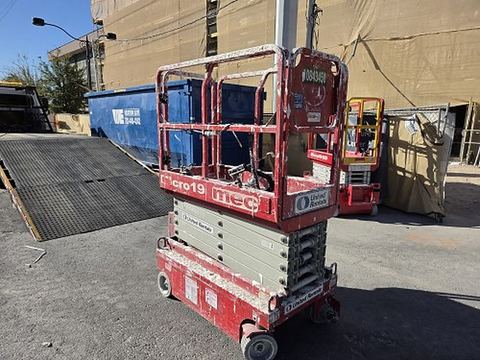 2018 MEC MICRO 19 Scissor Lift 18-19' Electric 60" Length