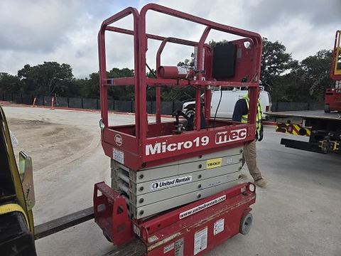 2018 MEC MICRO 19 Scissor Lift 18-19' Electric 60" Length