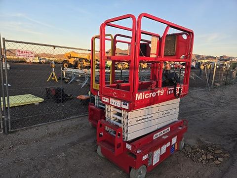 2018 MEC MICRO 19 Scissor Lift 18-19' Electric 60" Length