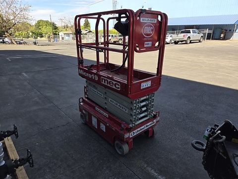 2018 MEC MICRO 19 Scissor Lift 18-19' Electric 60" Length