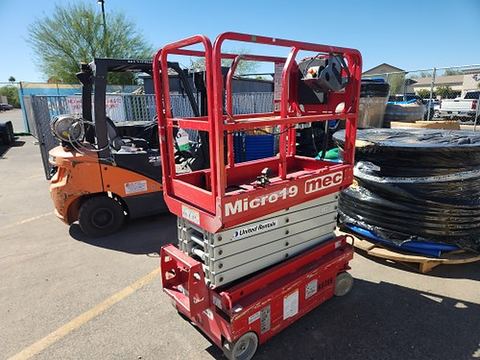 2018 MEC MICRO 19 Scissor Lift 18-19' Electric 60" Length