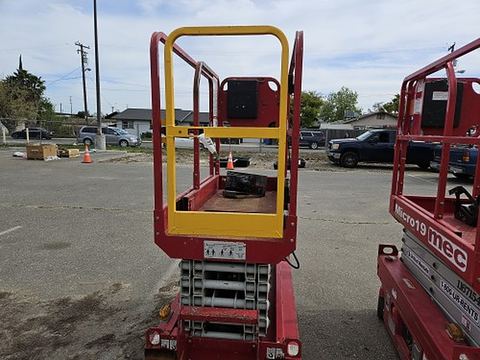 2018 MEC MICRO 19 Scissor Lift 18-19' Electric 60" Length