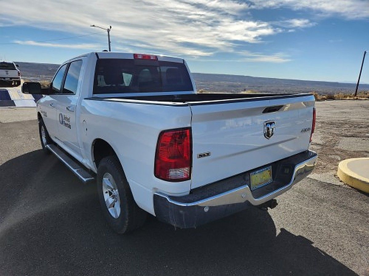 RAM 1500CREWSLTG4WD photo 2