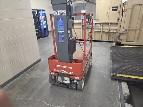 2018 SKYJACK SJ12 Vertical Lift 12' Elec Self Propelled