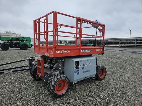 2018 SKYJACK SJ6826RT Scissor Lift 25-27' Ic 4Wd