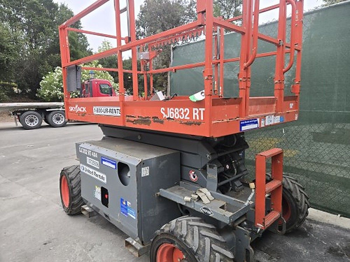 SKYJACK SJ6832RT photo 2