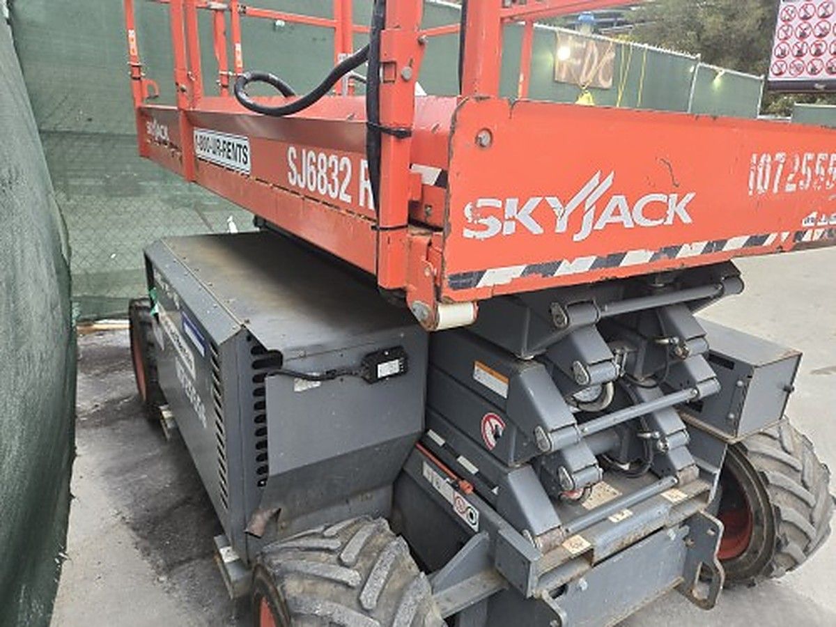 SKYJACK SJ6832RT photo 3
