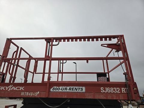 2018 SKYJACK SJ6832RT Scissor Lift 30-35' Ic 4Wd