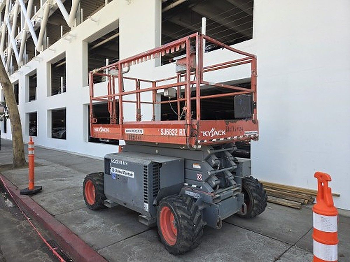 SKYJACK SJ6832RT photo 2