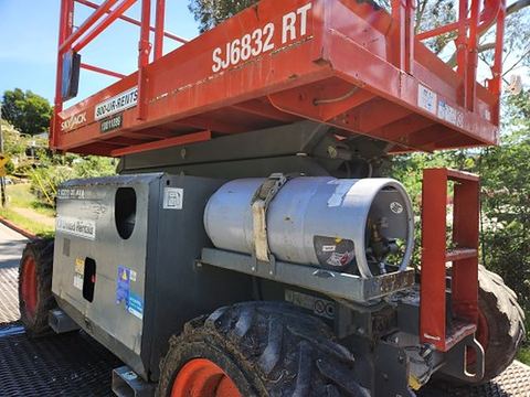 2018 SKYJACK SJ6832RT Scissor Lift 30-35' Ic 4Wd