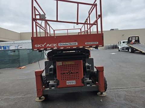 2018 SKYJACK SJ8841RT Scissor Lift 36-49' Ic 4Wd