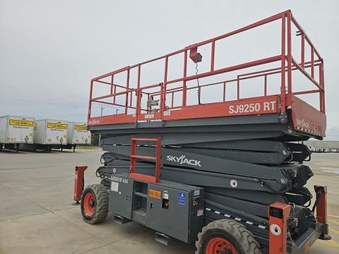 2018 SKYJACK SJ9250RT Scissor Lift 50-59' Ic 4Wd