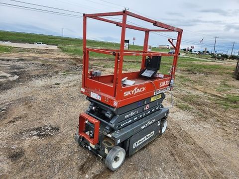2018 SKYJACK SJIII3219 Scissor Lift 19' Electric
