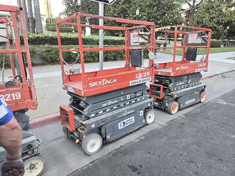 2018 SKYJACK SJIII3219 Scissor Lift 19' Electric
