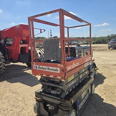 2018 SKYJACK SJIII3219 Scissor Lift 19' Electric