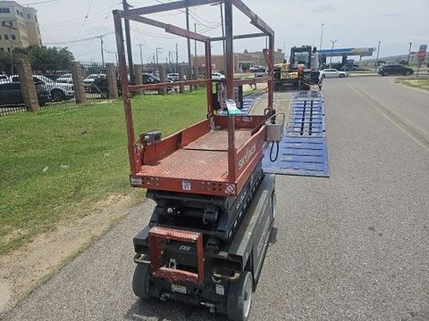 2018 SKYJACK SJIII3219 Scissor Lift 19' Electric
