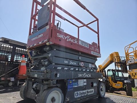 2018 SKYJACK SJIII3219 Scissor Lift 19' Electric