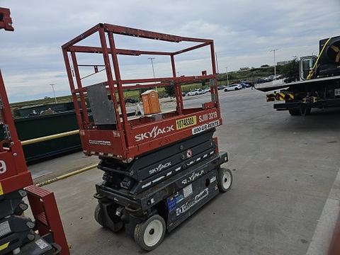 2018 SKYJACK SJIII3219 Scissor Lift 19' Electric