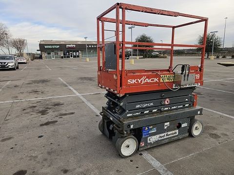 2018 SKYJACK SJIII3219 Scissor Lift 19' Electric