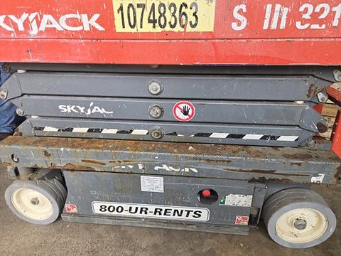 2018 SKYJACK SJIII3219 Scissor Lift 19' Electric