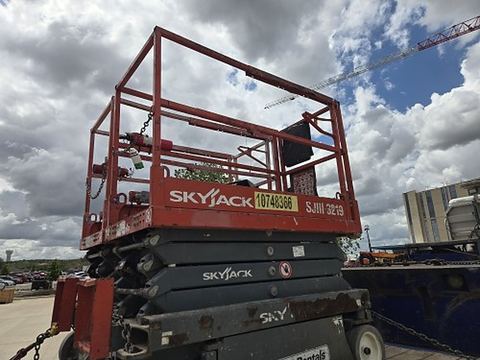 2018 SKYJACK SJIII3219 Scissor Lift 19' Electric