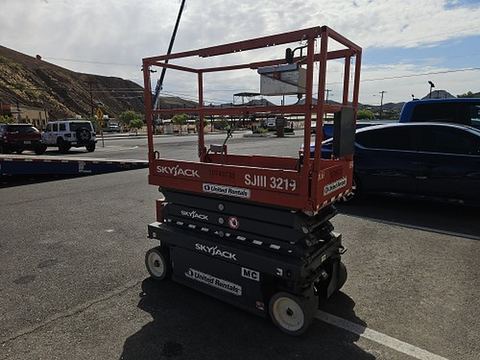 2018 SKYJACK SJIII3219 Scissor Lift 19' Electric