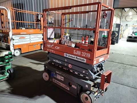 2018 SKYJACK SJIII3219 Scissor Lift 19' Electric