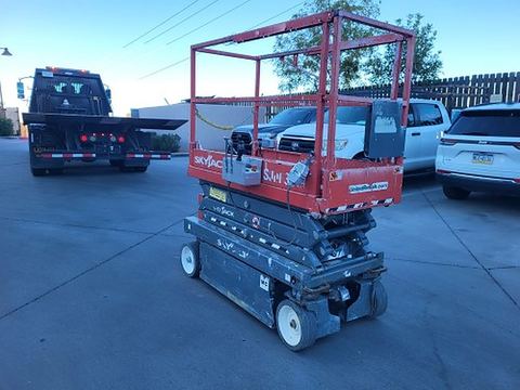 2018 SKYJACK SJIII3219 Scissor Lift 19' Electric
