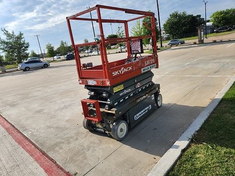 2018 SKYJACK SJIII3219 Scissor Lift 19' Electric