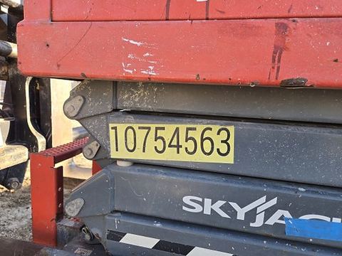 2018 SKYJACK SJIII3219 Scissor Lift 19' Electric