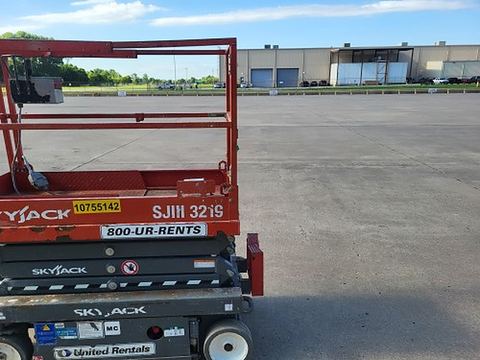 2018 SKYJACK SJIII3219 Scissor Lift 19' Electric