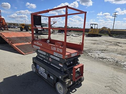 2018 SKYJACK SJIII3219 Scissor Lift 19' Electric