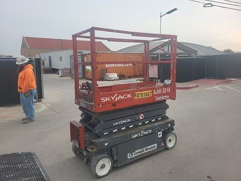 2018 SKYJACK SJIII3219 Scissor Lift 19' Electric