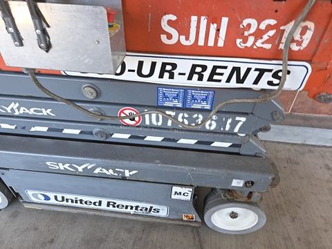 2018 SKYJACK SJIII3219 Scissor Lift 19' Electric
